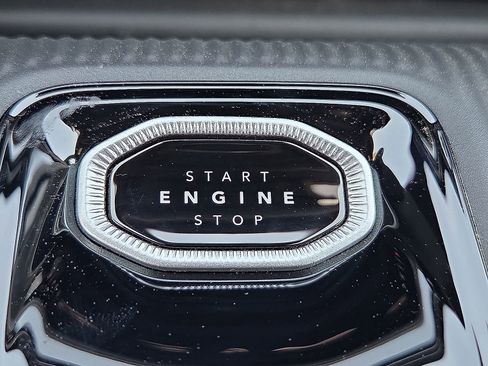 New 2026 Jeep Cherokee Overland image 18