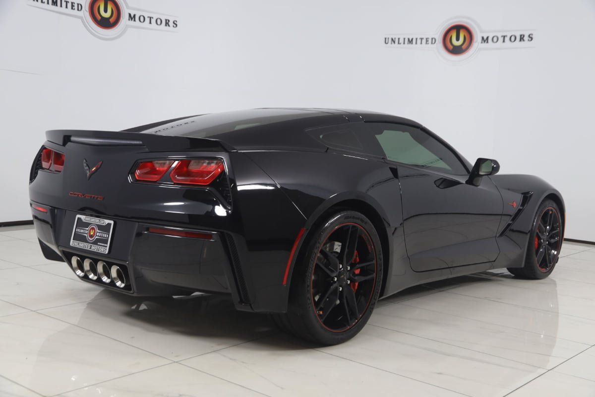 Used 2017 Chevrolet Corvette Stingray Coupe RWD image 3
