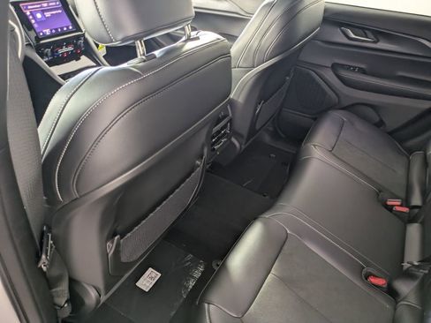 New 2025 Jeep Grand Cherokee Altitude image 16