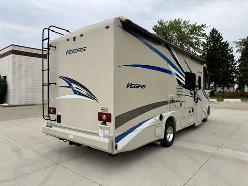 Used 2018 Ford E-450 and Econoline 450 Super Duty w/ A/C Prep Package RWD image 6