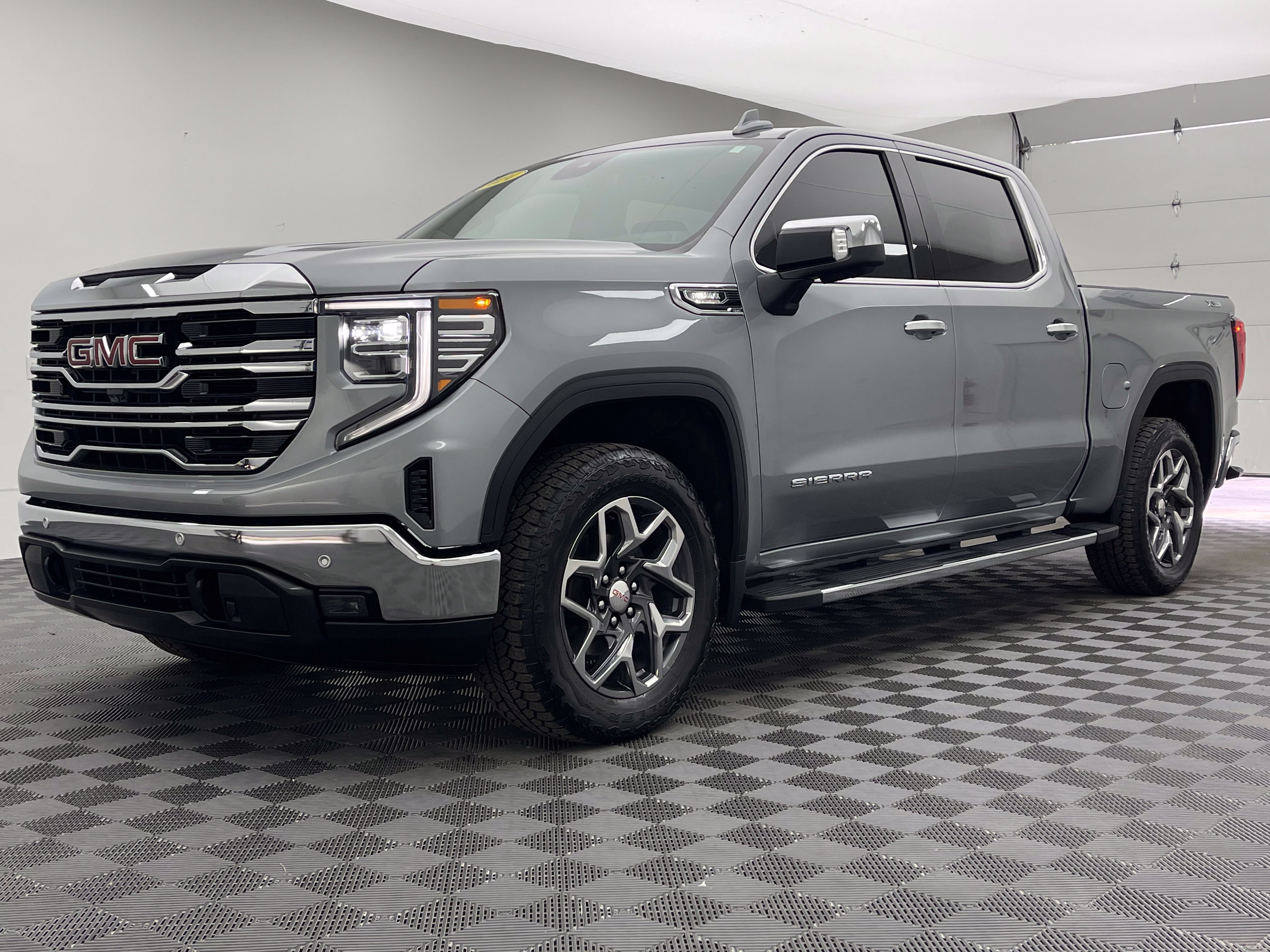 Used 2024 GMC Sierra 1500 SLT w/ SLT Premium Plus Package AWD/4WD image 2