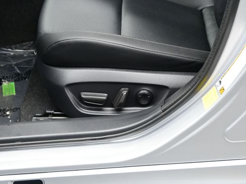 Used 2025 Toyota Prius XLE image 11