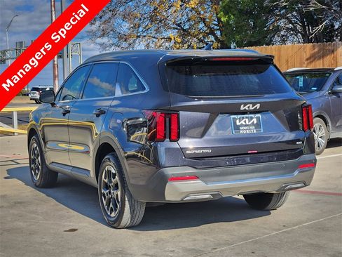 New 2025 Kia Sorento S image 3