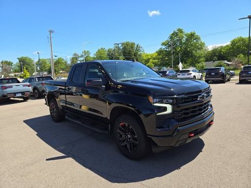 Used 2023 Chevrolet Silverado 1500 RST w/ Redline Edition AWD/4WD image 4