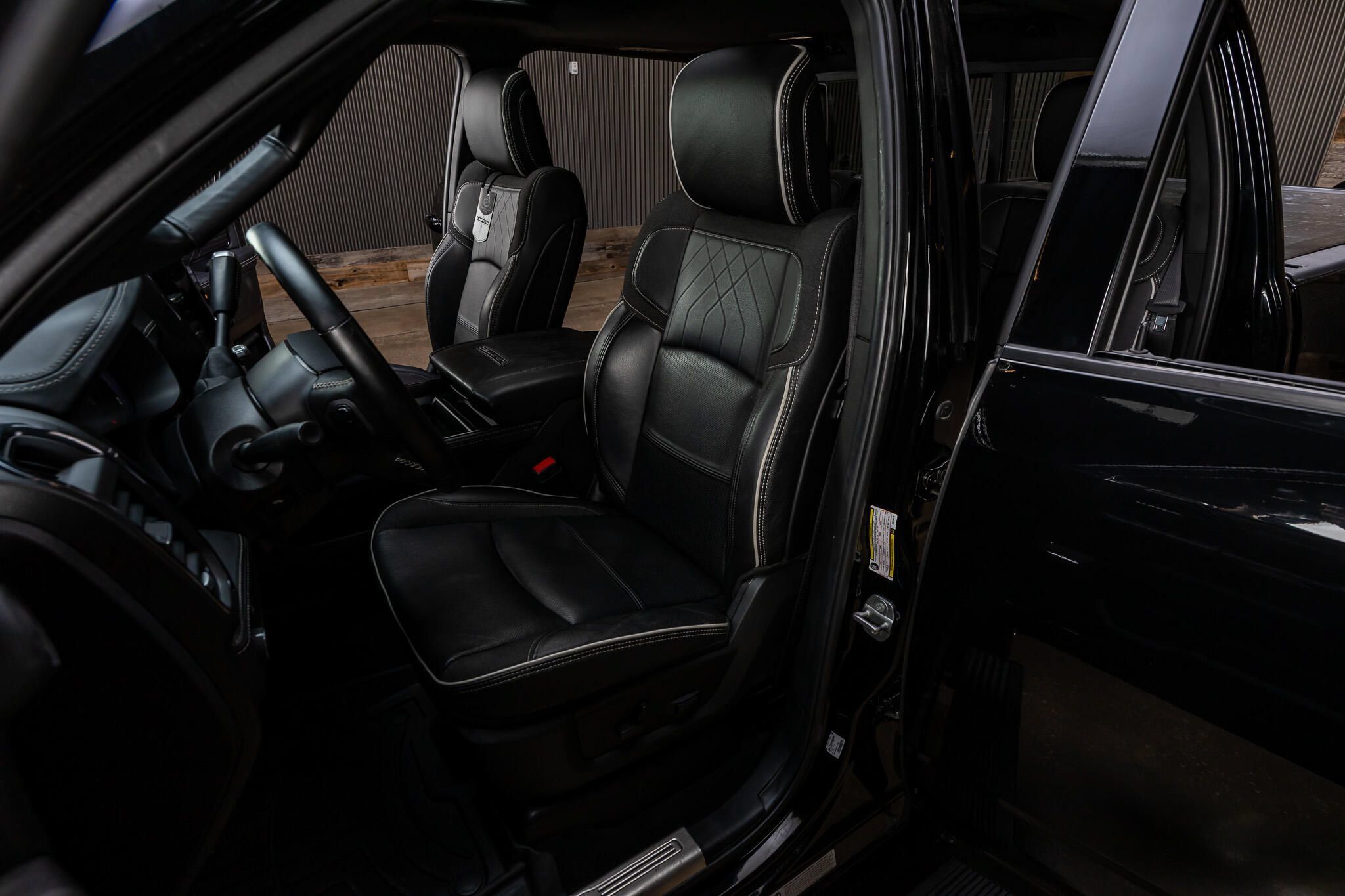 Used 2025 RAM 3500 Limited AWD/4WD image 31