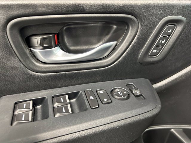 Certified 2025 Honda Pilot Touring image 25