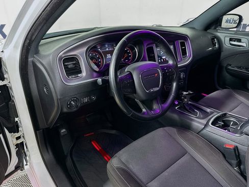 Used 2020 Dodge Charger SXT RWD image 10