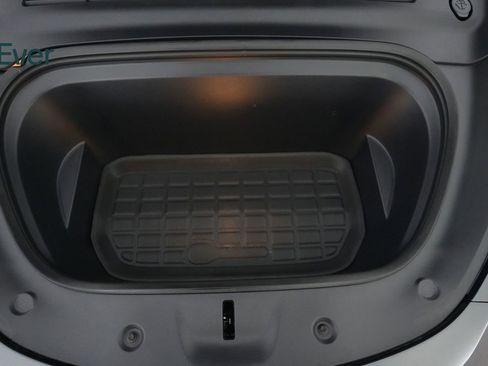 Used 2024 Tesla Model Y Long Range image 27