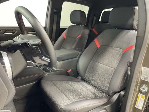 Used 2023 Chevrolet Colorado Z71 w/ Z71 Convenience Package 2 image 11