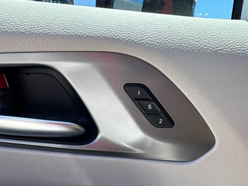 Certified 2023 Chrysler Pacifica Touring-L FWD image 6
