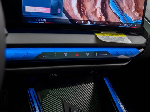 Certified 2025 BMW X3 xDrive30i w/ Premium Package image 22