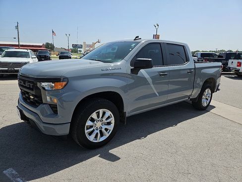 Used 2025 Chevrolet Silverado 1500 Custom RWD image 2