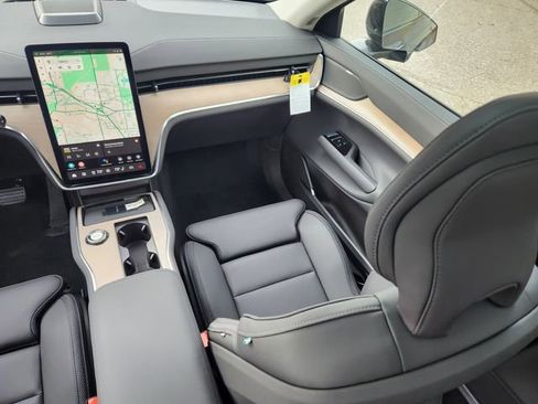 New 2025 Volvo EX90 Ultra w/ Protection Package Premier image 12