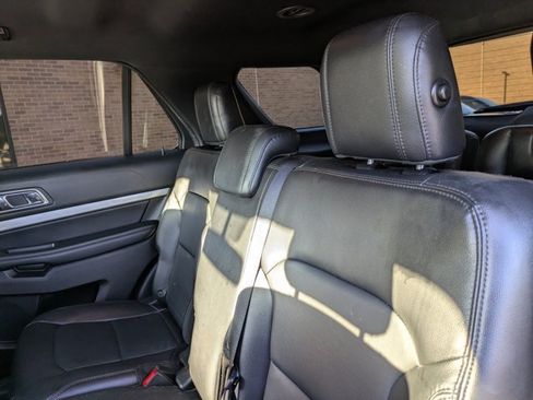 Used 2017 Ford Explorer XLT w/ Equipment Group 202A FWD image 19