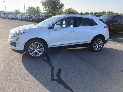 Used 2017 Cadillac XT5 Luxury w/ Driver Awareness Package FWD image 4