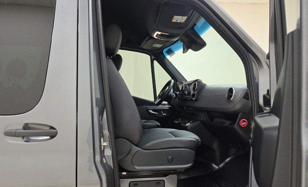 Used 2024 Mercedes-Benz Sprinter 2500 image 8