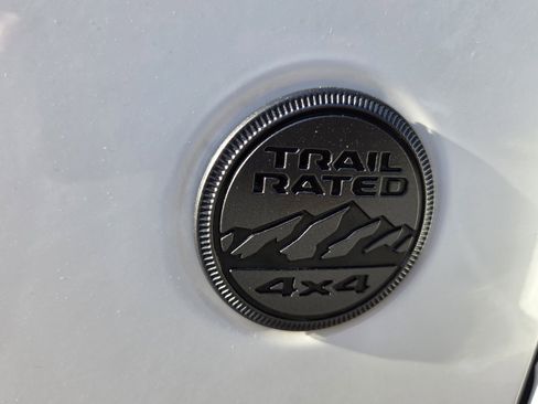 Used 2025 Jeep Wrangler Unlimited Sahara AWD/4WD image 18
