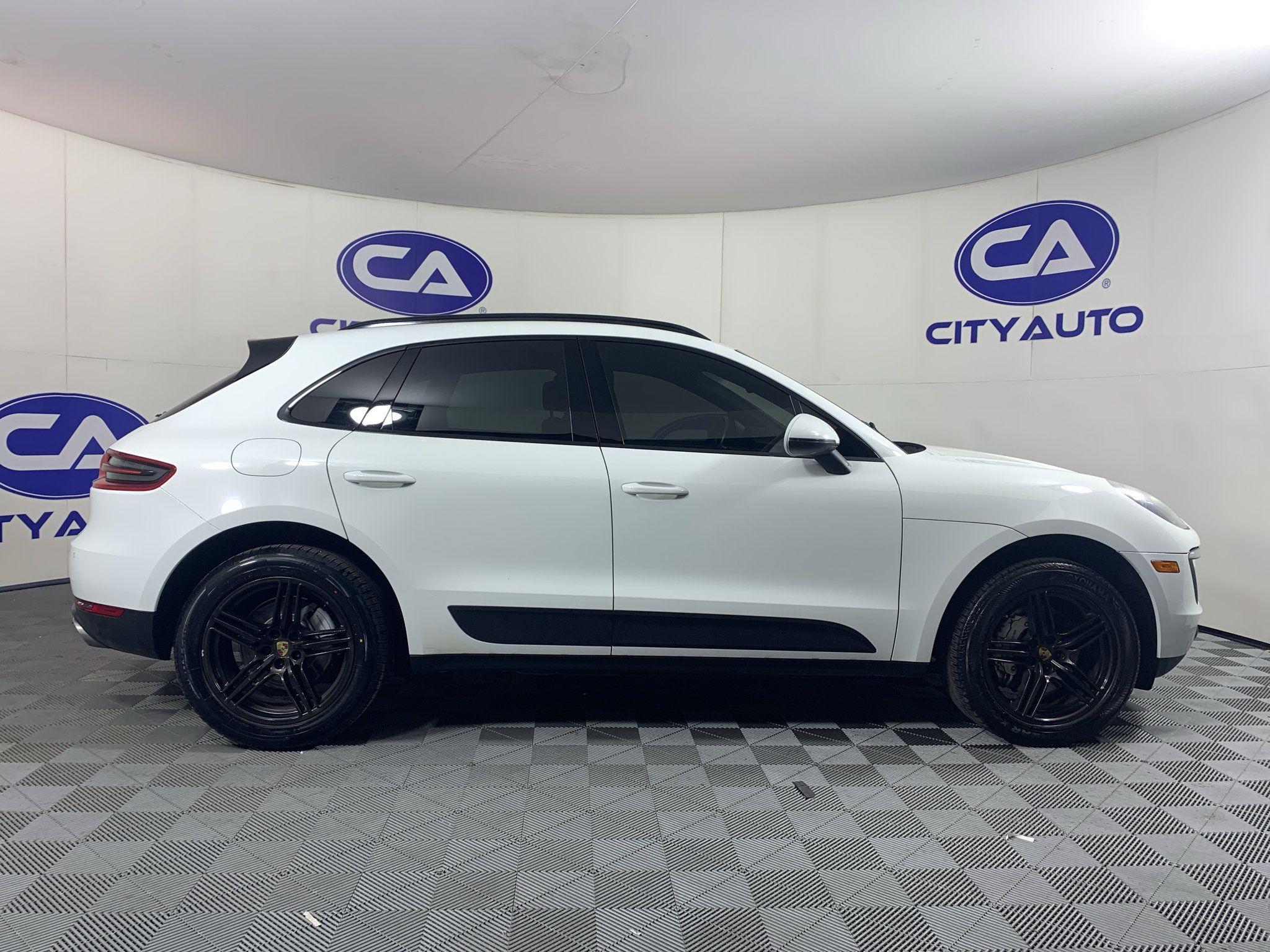 Used 2016 Porsche Macan S AWD/4WD image 2