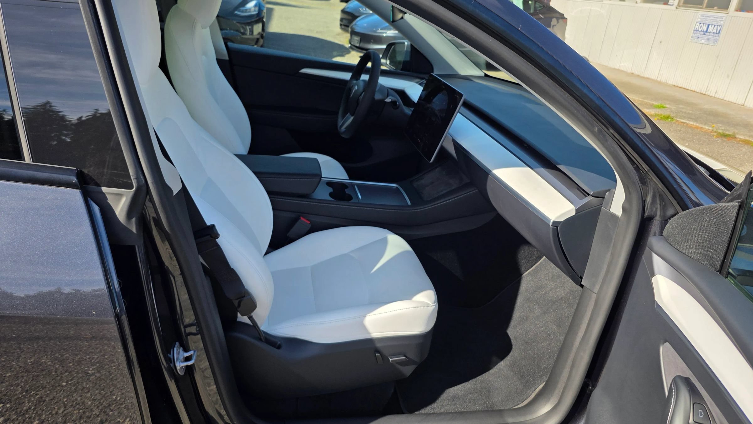Used 2024 Tesla Model Y Long Range AWD/4WD image 13
