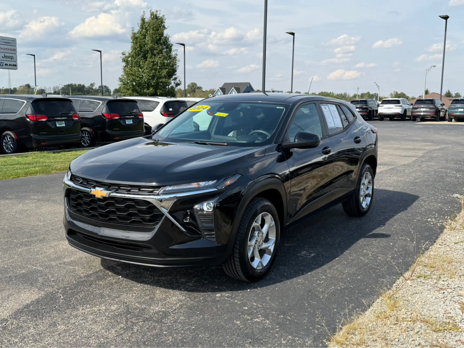 Used 2024 Chevrolet Trax LS w/ LS Convenience Package FWD image 1