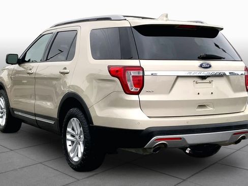 Used 2017 Ford Explorer XLT w/ Equipment Group 202A FWD image 12