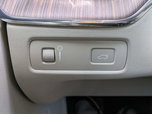 Certified 2022 Volvo XC60 B5 Momentum FWD image 31