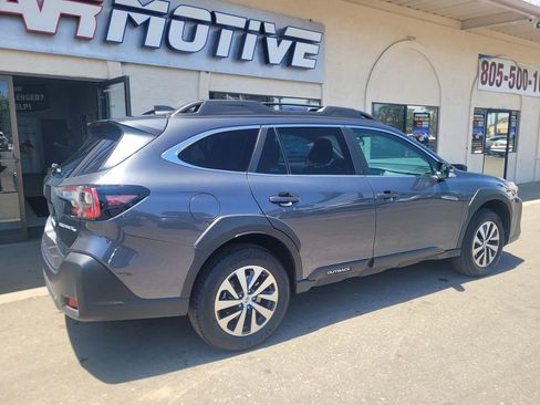 Used 2025 Subaru Outback Premium AWD/4WD image 4
