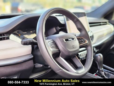 Used 2024 Jeep Compass Limited image 18