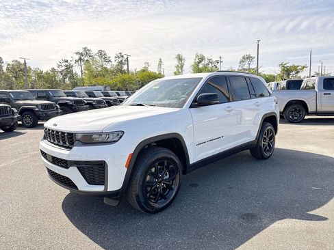 New 2026 Jeep Grand Cherokee Altitude image 7