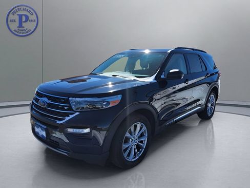 Used 2024 Ford Explorer XLT w/ Equipment Group 202A AWD/4WD image 3