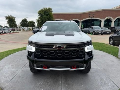 Used 2023 Chevrolet Silverado 1500 ZR2 w/ Technology Package AWD/4WD image 2