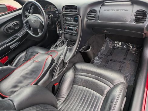 Used 2000 Chevrolet Corvette Convertible w/ Performance Handling Pkg image 17