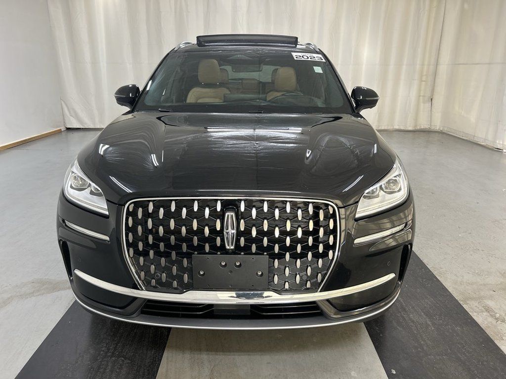 Used 2023 Lincoln Corsair Reserve w/ Equipment Group 202A AWD/4WD image 3