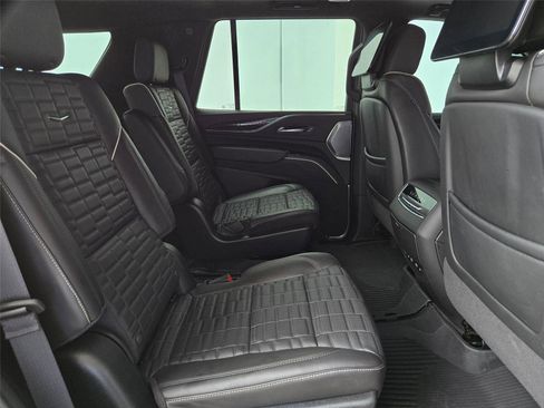 Certified 2024 Cadillac Escalade Sport Platinum w/ LPO, ONYX Package AWD/4WD image 31