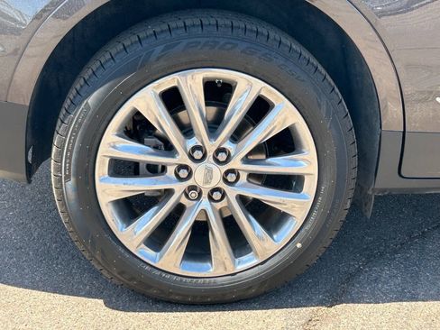 Used 2018 Cadillac XT5 Platinum w/ Driver Assist Package AWD/4WD image 10
