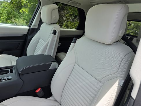 New 2026 Land Rover Discovery Dynamic SE AWD/4WD image 11