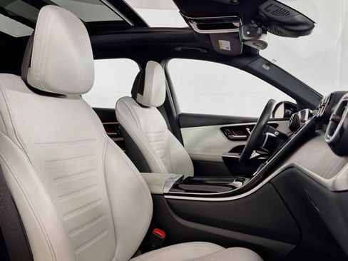 Used 2023 Mercedes-Benz GLC 300 4MATIC image 6