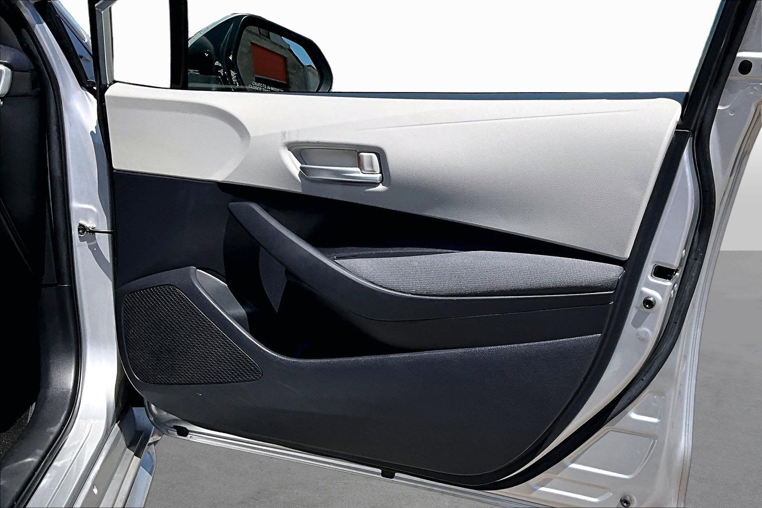 Used 2020 Toyota Corolla LE w/ Carpet Mat Package (TMS) FWD image 17