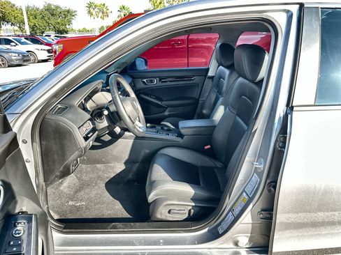 Used 2022 Honda Civic Touring image 2