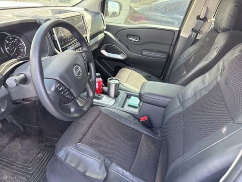 Used 2025 Nissan Frontier SV image 4
