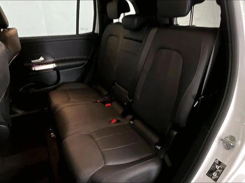 Used 2023 Mercedes-Benz GLB 250 4MATIC image 21