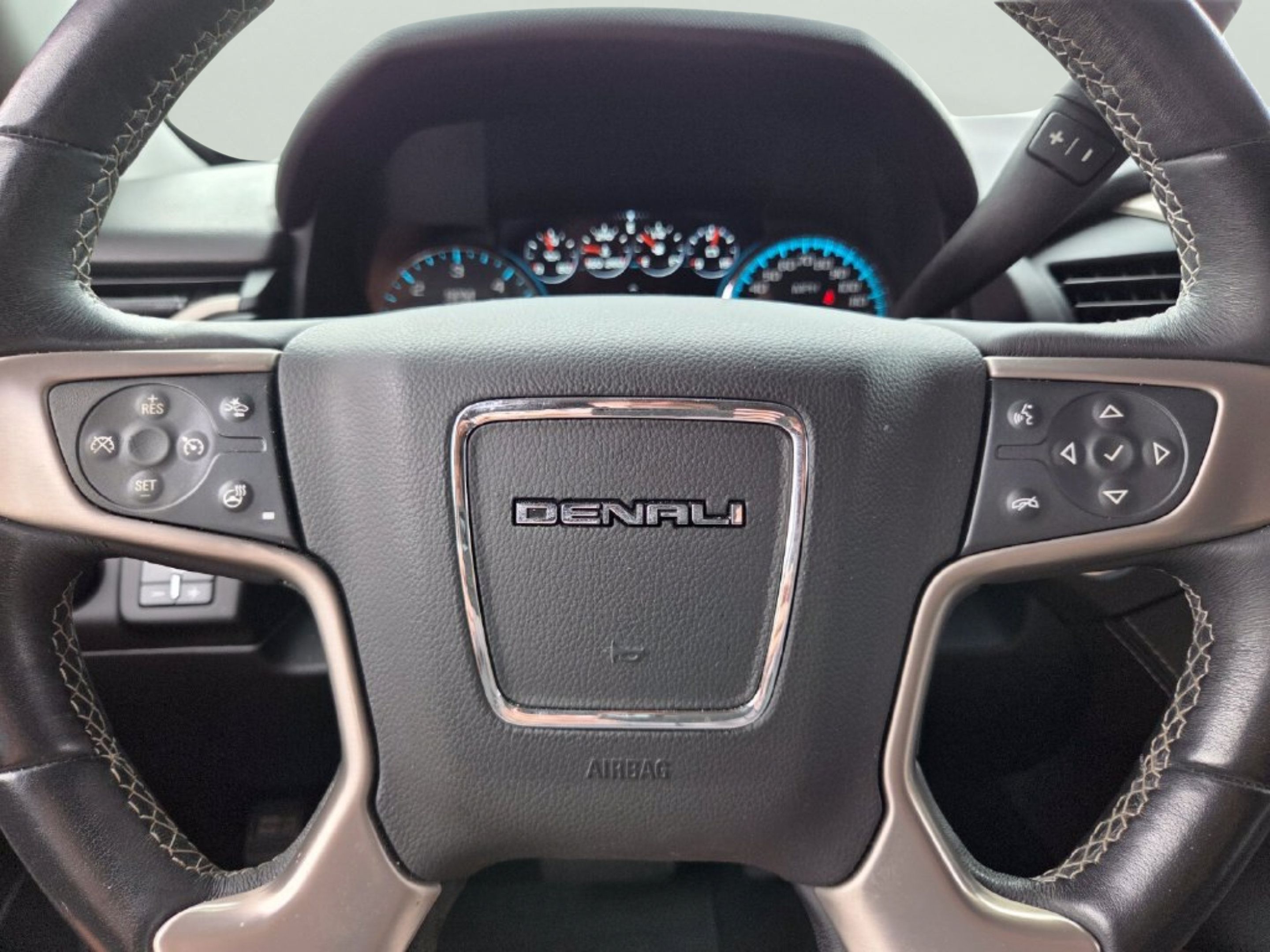 Used 2020 GMC Yukon Denali w/ Open Road Package AWD/4WD image 29