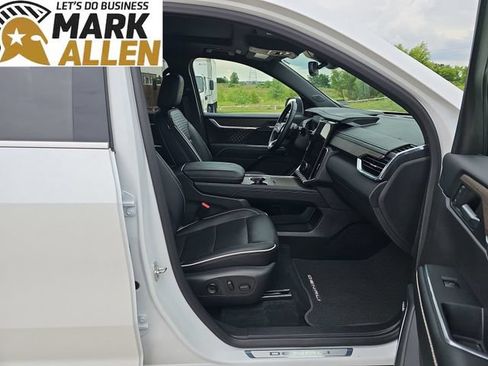 Used 2025 GMC Acadia Denali AWD/4WD image 29
