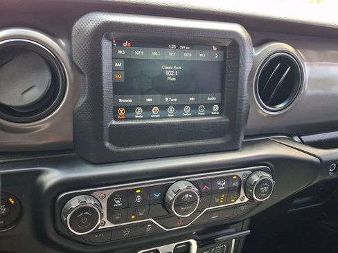 Used 2022 Jeep Wrangler Unlimited Sport AWD/4WD image 17