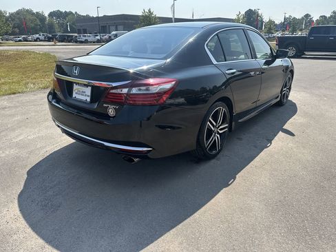 Used 2017 Honda Accord Sport image 3