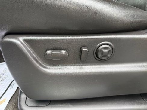 Used 2013 GMC Yukon XL Denali image 26