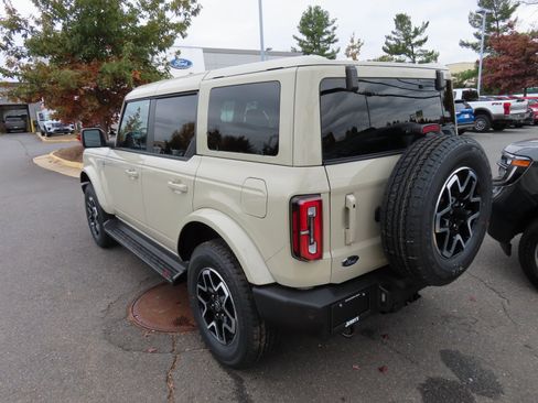 New 2025 Ford Bronco Outer Banks image 6