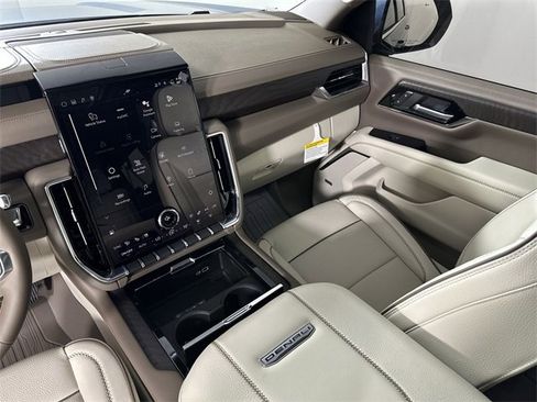 New 2026 GMC Yukon XL Denali w/ Denali Reserve Package image 36