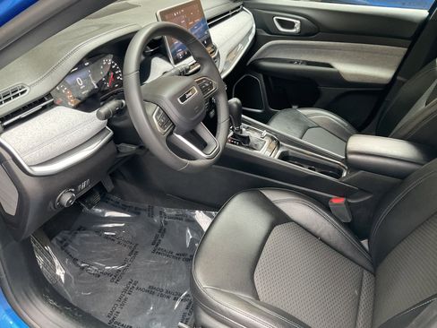 Used 2024 Jeep Compass Latitude image 20