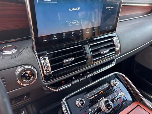 Certified 2023 Lincoln Navigator Reserve AWD/4WD image 21